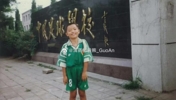 猜出照片中的小男孩是哪位国安球员了吗？