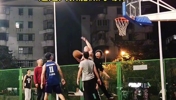 这是大叔能做的动作？野球场光头大叔各种神仙动作看呆年轻人